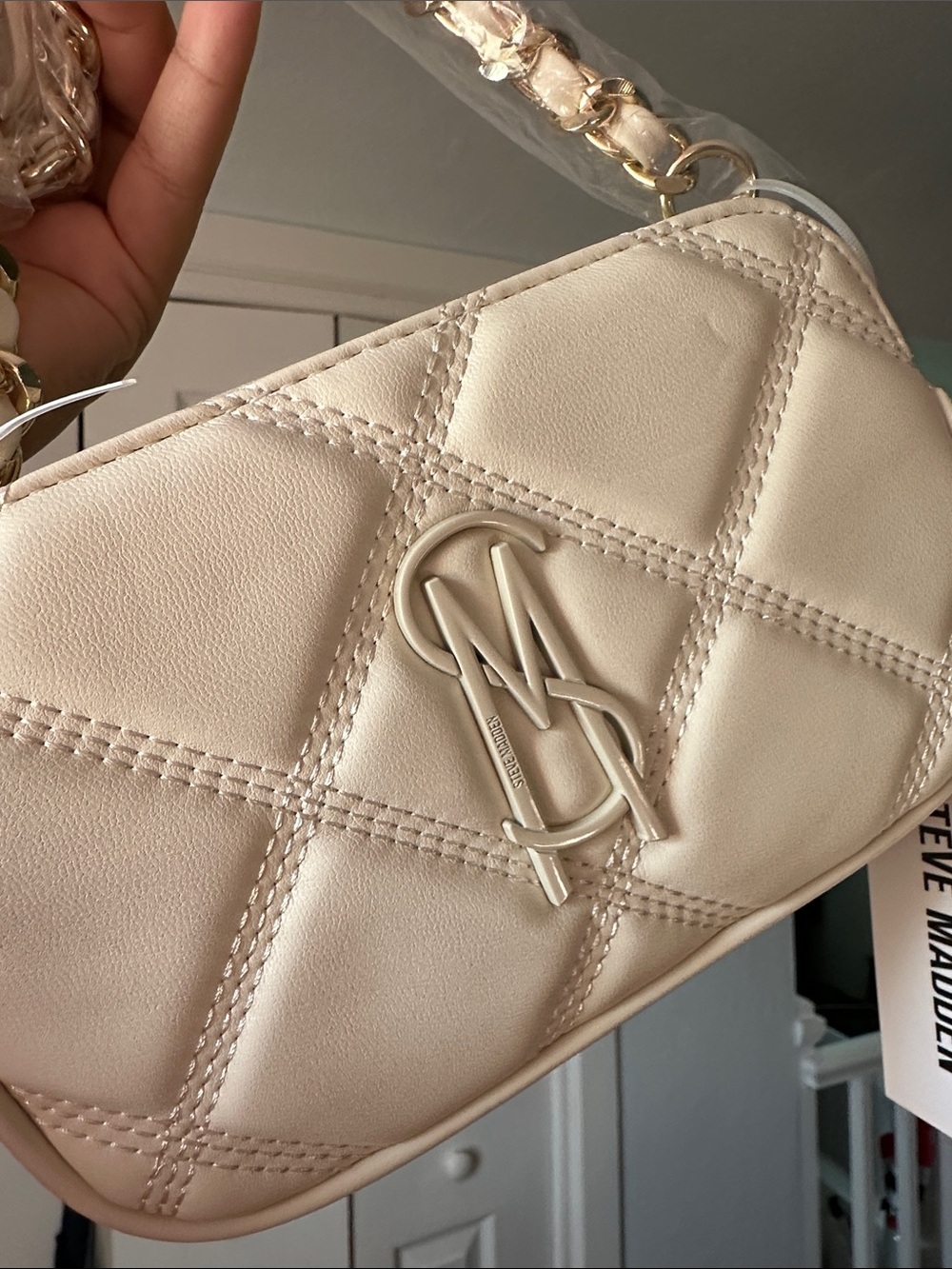 Steve Madden Ivory Quilted Crossbody with Gold Chain - Picture 5 of 12